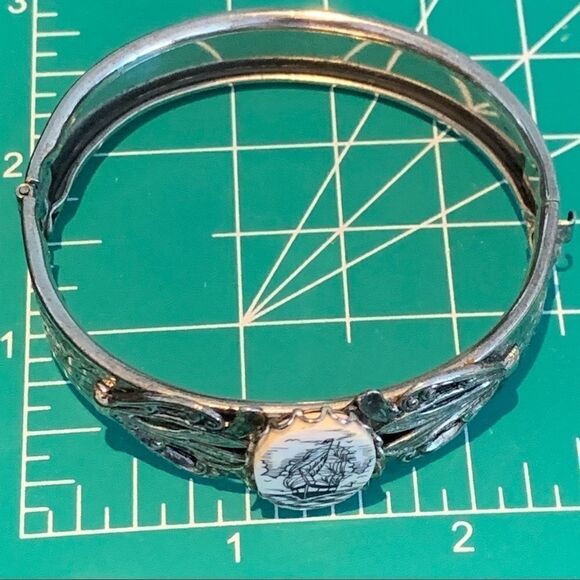 Whiting and Davis silvertone scrimshaw bracelet - Picture 8 of 13